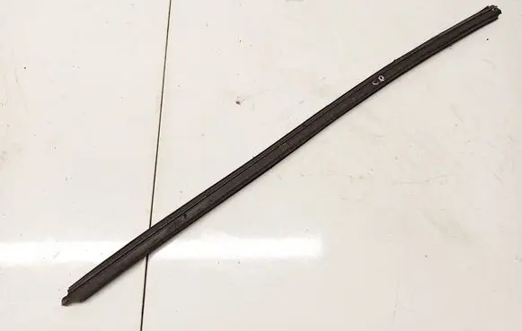 Opel Astra H Rear door glass trim molding 13124162