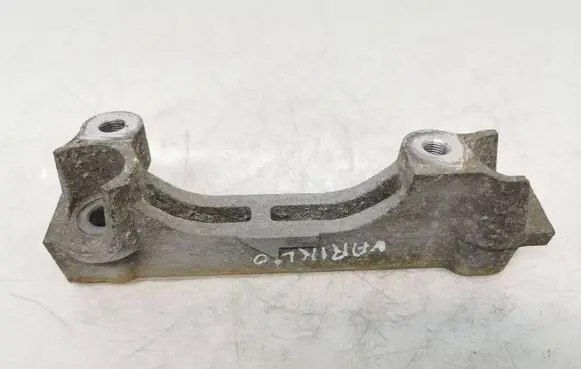 Toyota RAV 4 (XA30) Engine mounting bracket