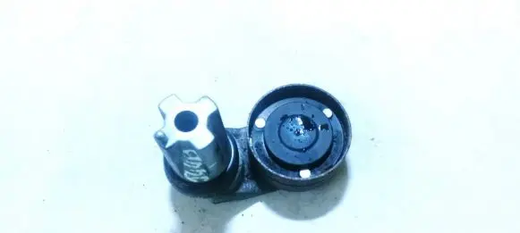 Land Rover Discovery 3 - LR3 Generator/alternator belt tensioner PQH500060