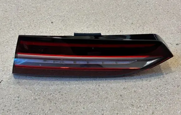 Tailgate rear/tail lights
