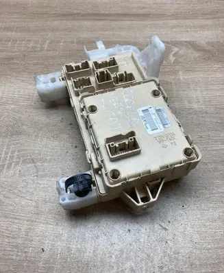Toyota Corolla Verso AR10 Fuse module 892210F010