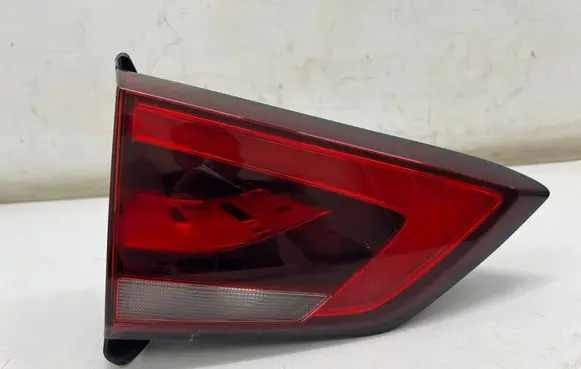 Tailgate rear/tail lights