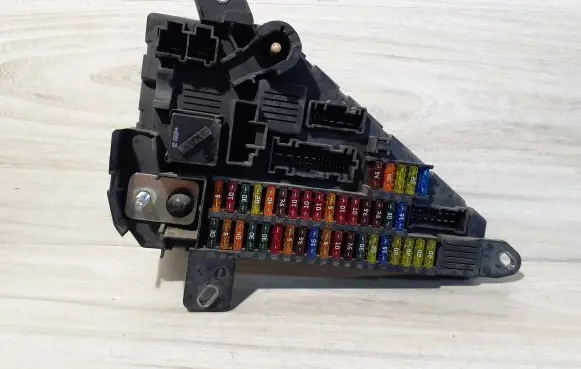 BMW 5 E60 E61 Fuse box set 9138830