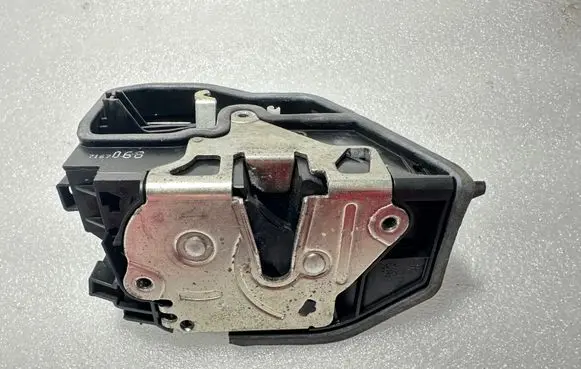 BMW 5 E60 E61 Rear door lock 7167070