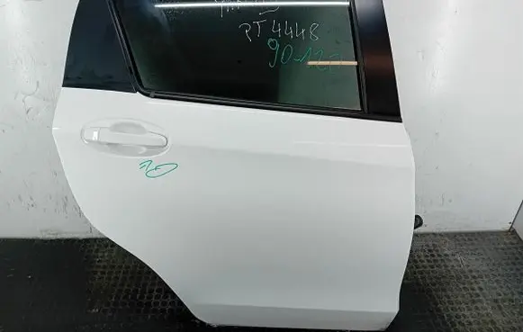 Toyota Yaris Rear door 040