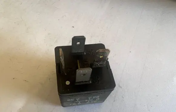 Audi A6 S6 C5 4B Other relay 8D0951253A