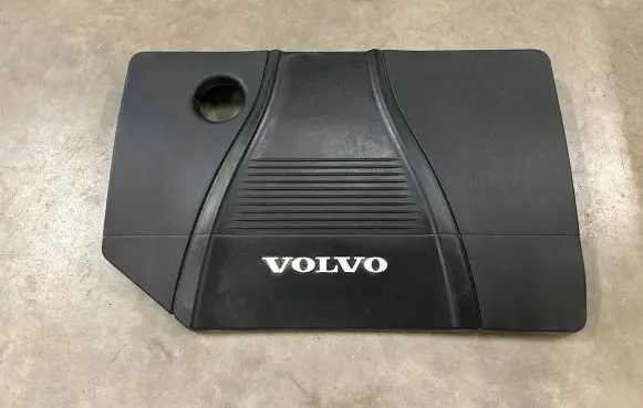 Volvo C30 Engine cover (trim)