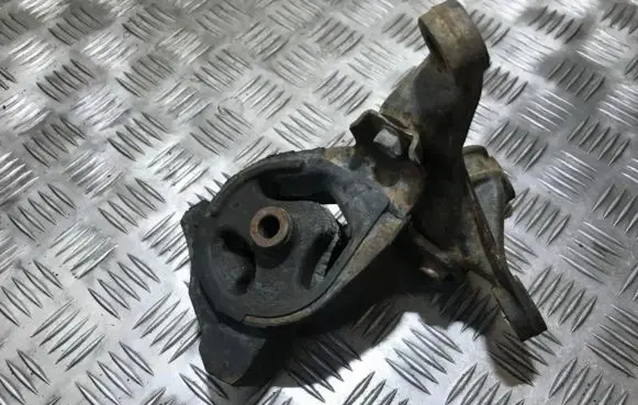 Honda Prelude Engine mount bracket
