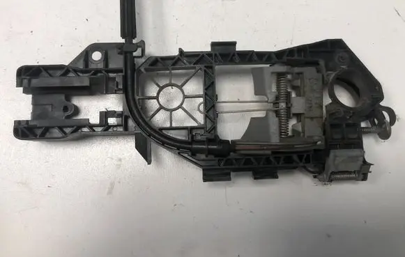Rear door exterior handle/bracket