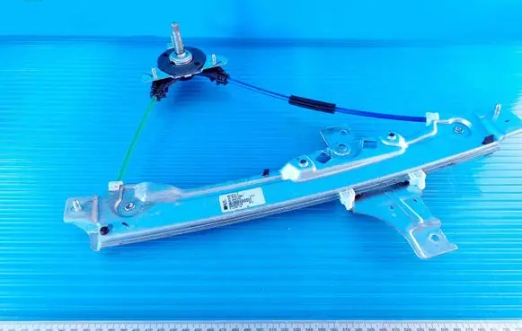 Rear door manual window regulator