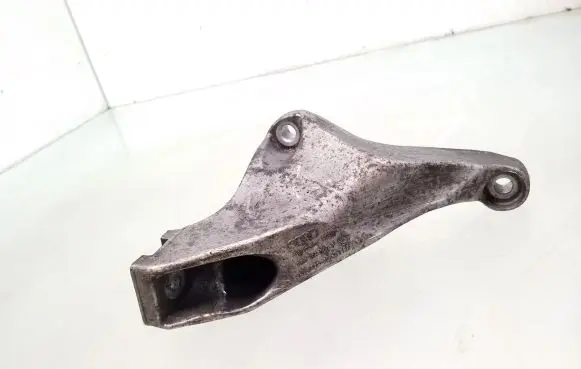 Audi A4 S4 B7 8E 8H Engine mounting bracket 8E0199307S