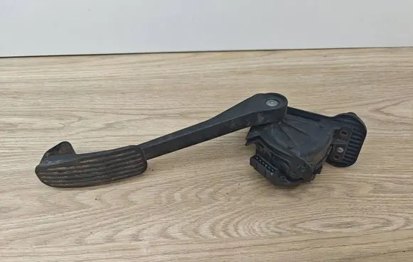 Volvo V70 Accelerator throttle pedal 9496822 007769