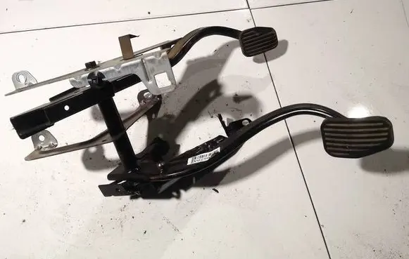 Volvo V70 Clutch pedal 