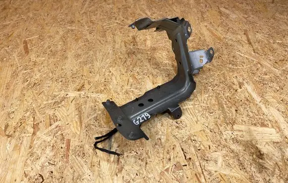 Audi Q7 4M Fender mounting bracket 4M0821137A 4M0821131B