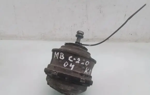 Mercedes-Benz C W203 Engine mount bracket