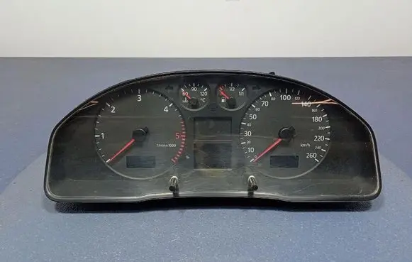 Speedometer (instrument cluster)
