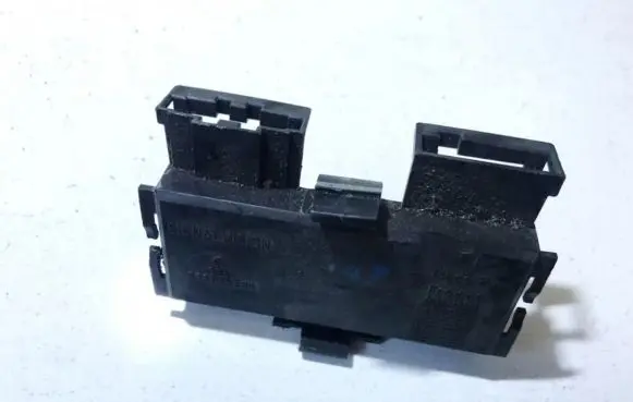 Volkswagen PASSAT B3 Tail light bulb cover holder 333945259