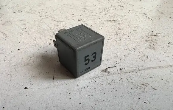 Skoda Superb B5 (3U) Other relay 141951253B V23134B52X227 PA66GF25