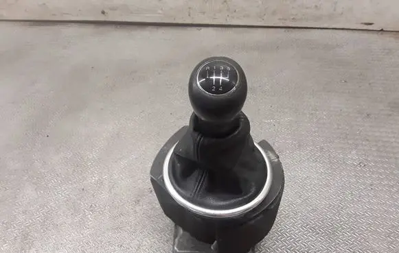 Audi A2 Gear shifter/selector 8Z0711246A
