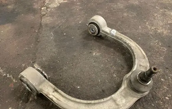 Mercedes-Benz ML W164 Front upper control arm/wishbone 94581
