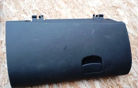 Subaru Legacy Glove box lid/cover 