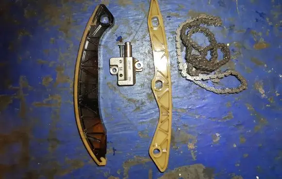 Mitsubishi Lancer VIII Timing belt/chain tensioner 