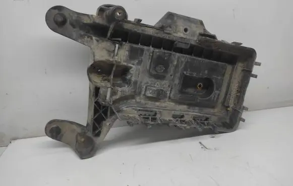 Volkswagen Caddy Battery tray 1K0915333