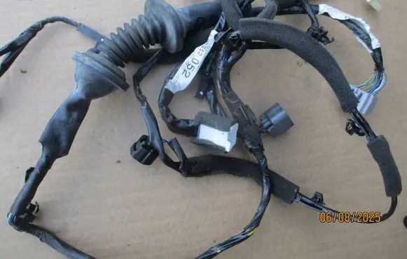 Mitsubishi Lancer EUR ISO radio connector MN124