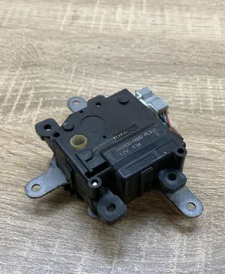 Toyota Avensis T270 Air flap motor/actuator 0638000920