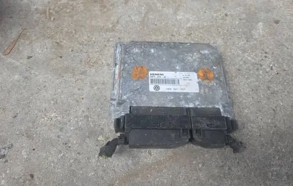Audi A4 S4 B5 8D Engine control unit/module 3B0907557