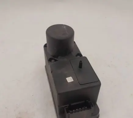 Volkswagen Golf III Central locking vacuum pump 1H0962257