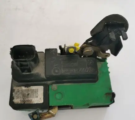 Volvo XC90 Front door lock 8650551