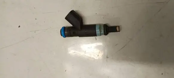 Dodge Durango Fuel injector 05038337AB