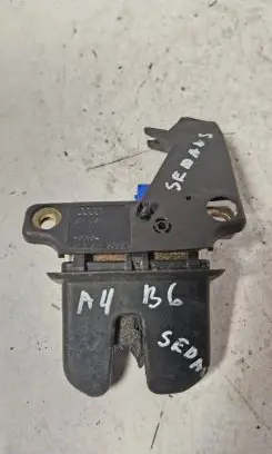 Audi A4 S4 B5 8D Tailgate/trunk/boot lock/catch/latch 8e5827505