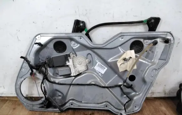 Seat Leon (1M) Front door window regulator with motor