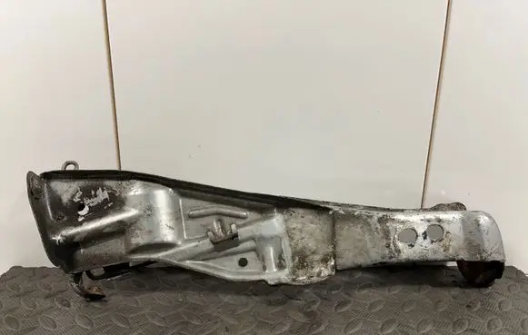 Audi A6 S6 C4 4A Radiator mount bracket 4A0805807