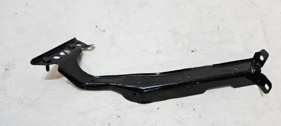 Audi A4 S4 B8 8K Fender mounting bracket 8K0821135