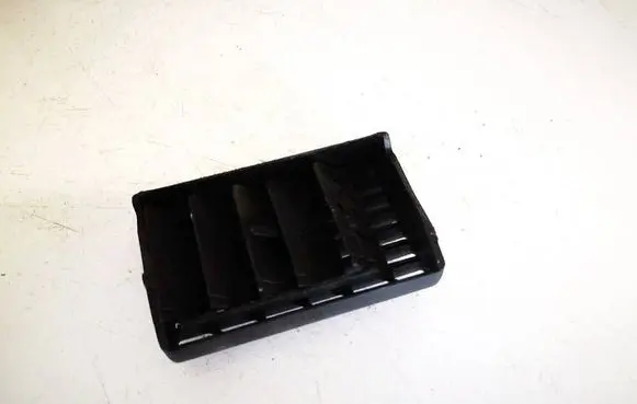 Volkswagen Golf IV Dash center air vent grill 1j0819707b 1j0819719b