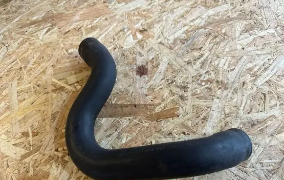 Engine coolant pipe/hose