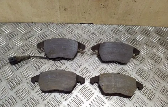 Volkswagen Golf VI Brake pads (front) 
