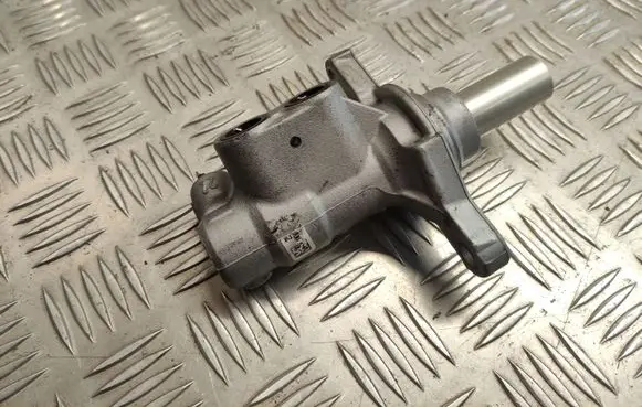 Renault Clio V Master brake cylinder