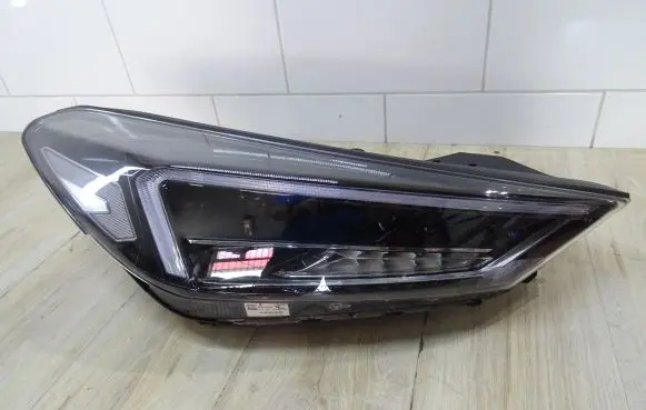 Hyundai Tucson TL Headlight/headlamp 92102D7700