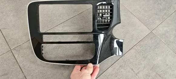 Radio/GPS head unit trim