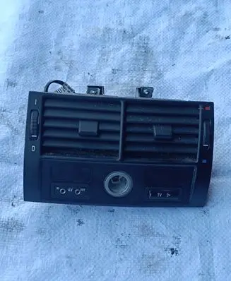 Rear air vent grill
