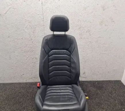 Volkswagen Touareg III Front driver seat 
