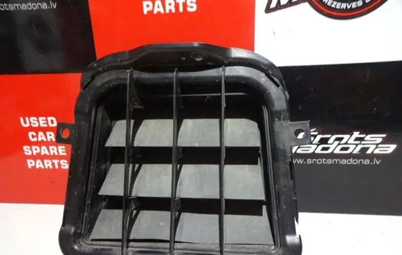 Audi A5 8T 8F Quarter panel pressure vent 8K0819181B