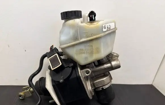 Mercedes-Benz E W211 Master brake cylinder 0204024105 051403162