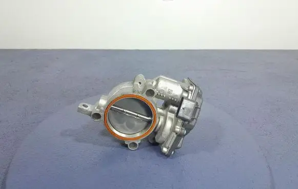 BMW X3 E83 Throttle body valve 8601651