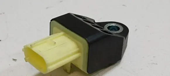 Toyota Auris E180 Airbag deployment crash/impact sensor 8983102140