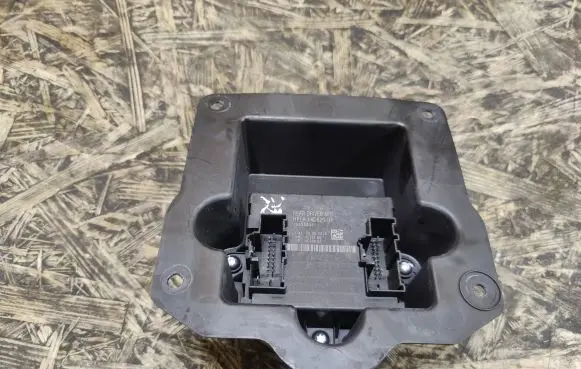 Jaguar XE Door control unit/module HPLA14D620BF